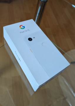 Коробка від телефону Google Pixel 3a XL