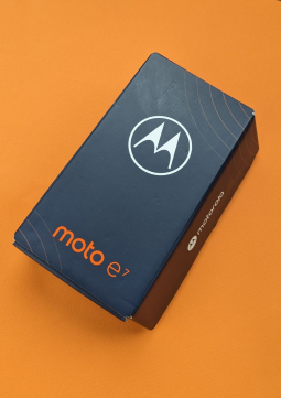 Коробка від телефону Motorola Moto E7