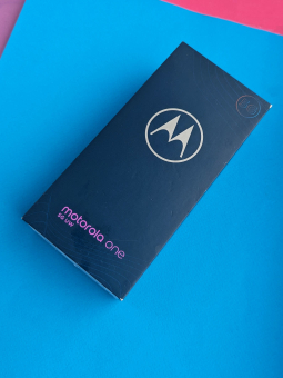 Box Motorola One 5g Uw