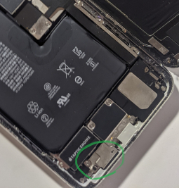 Панель (защитный фиксатор) металлический Apple iPhone 11 Pro Max на нижний шлейф маленькая - фото 2