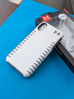 Case Under Armour White 11