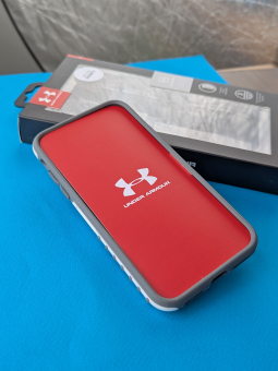 Case Under Armour White 21