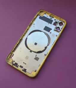 Рамка корпуса Apple iPhone 11 желтая С-сток (стекло камеры треснутое) - фото 2