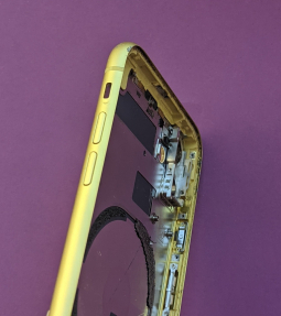 Рамка корпуса Apple iPhone 11 желтая С-сток (стекло камеры треснутое) - фото 4