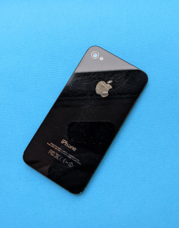 Кришка Apple iPhone 4s чорна C-сток в подряпинах