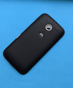 Кришка Motorola Moto E2 чорна B-сток