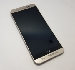 Екран HTC One M9 в рамці дефектний (є плями)