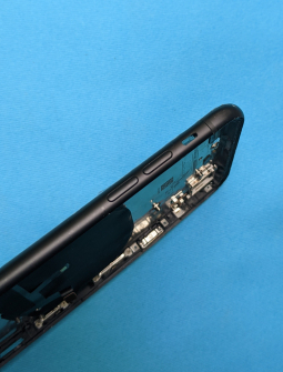 Бічна рамка корпусу Apple iPhone XR А-сток (скло розбите) чорна