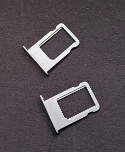 Сім лоток Apple iPhone SE сріблястого кольору Silver