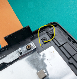 Top Chassis Dell 3420 Cracked 4